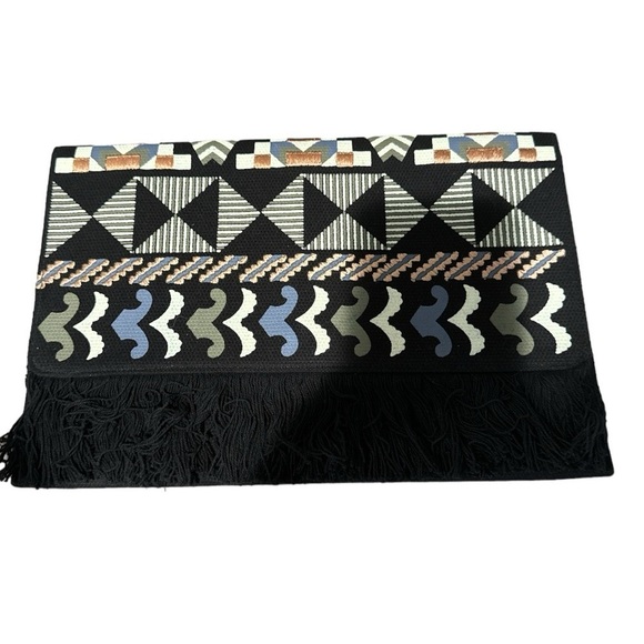 Stella and Dot embroidered clutch - Picture 2 of 5